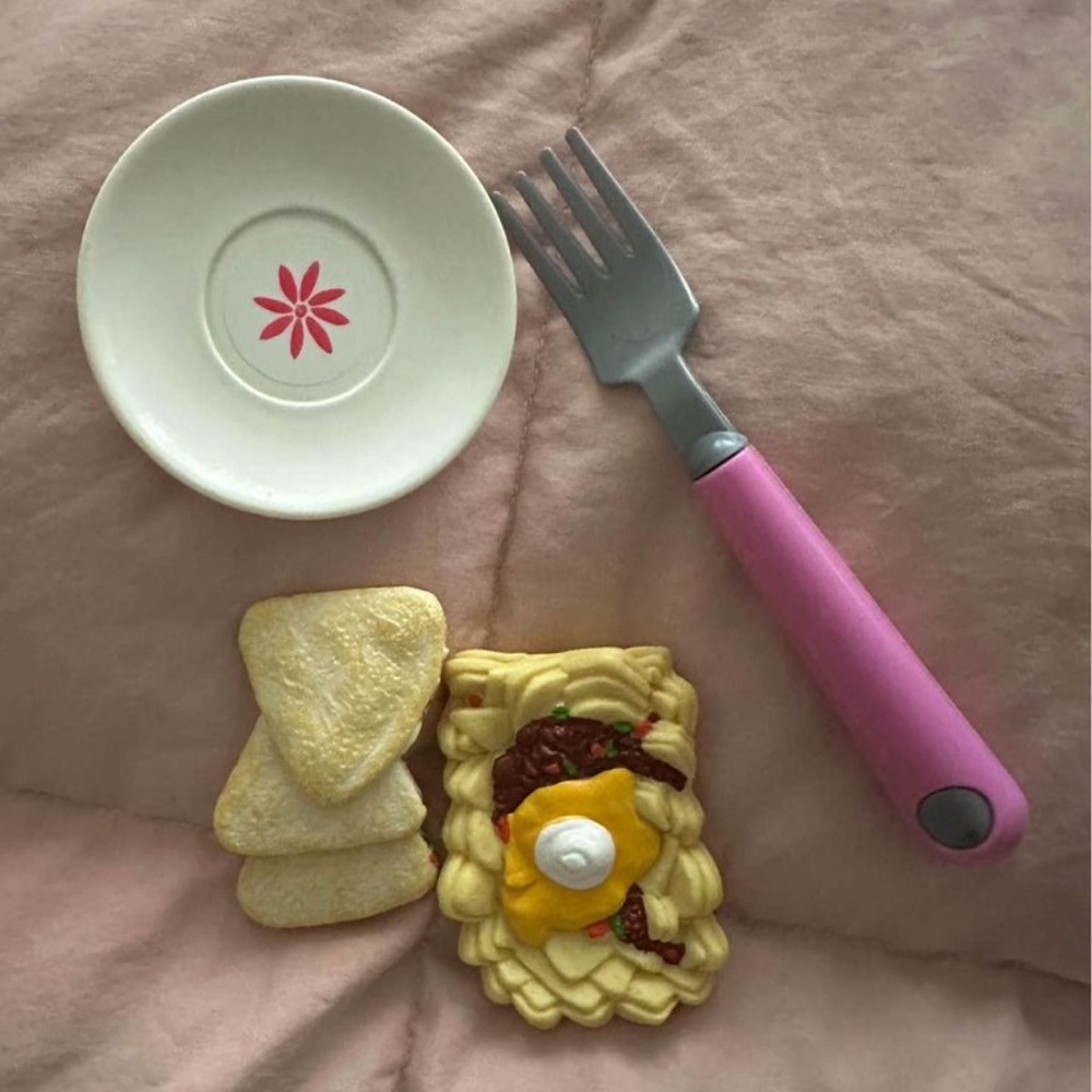 American Girl food stand with accessories - Picture 3 of 3